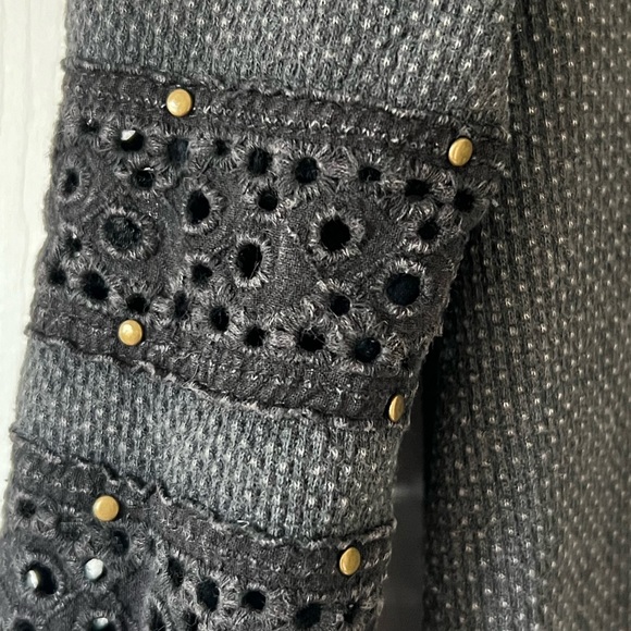 Free people top with lace on sleeves - Picture 3 of 5